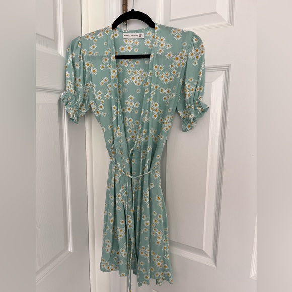 EUC Faithfull The Brand Mira Floral-Print Crepe Wrap Mini Blue Dress size S / 4 - Picture 3 of 3